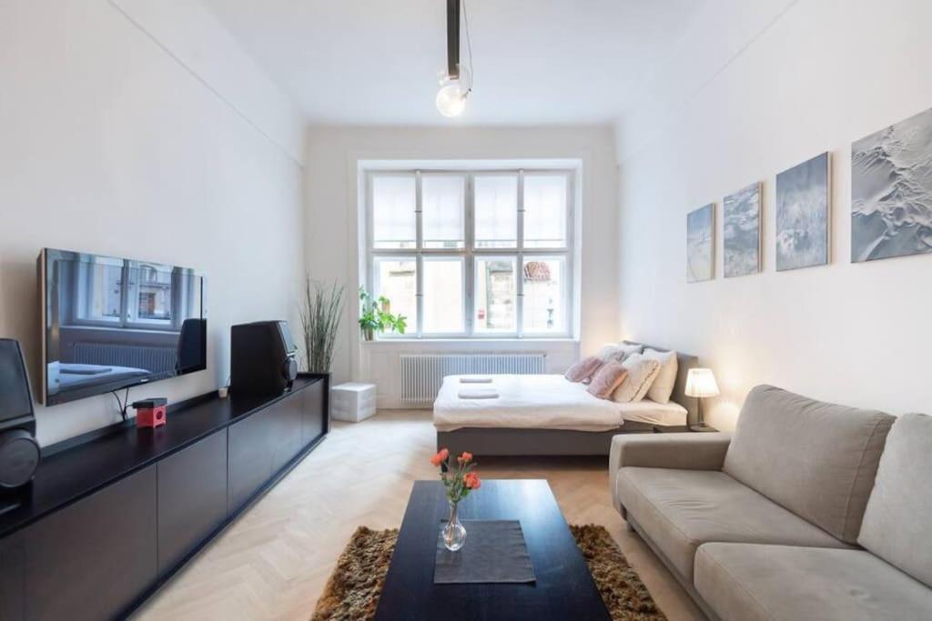 Luxury Apartment On Old Town Square *