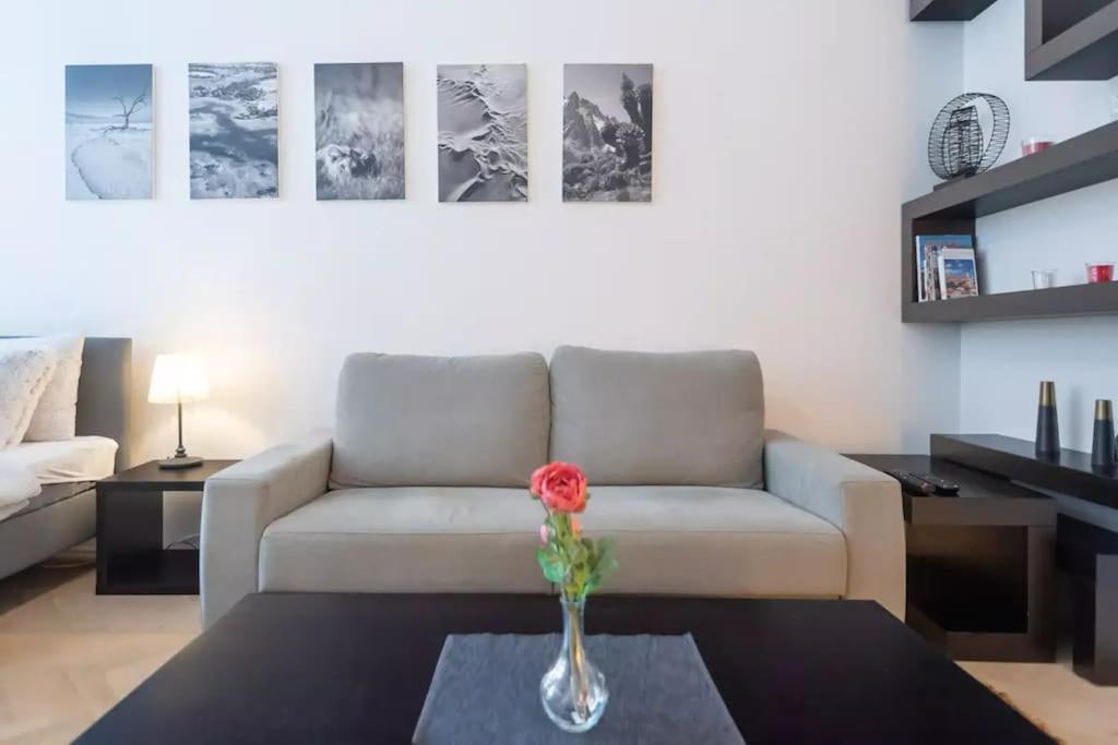 Luxury Apartment On Old Town Square